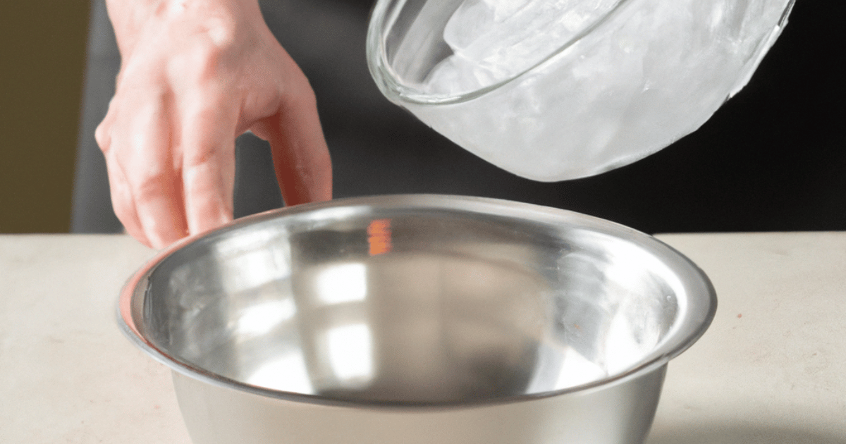 usando agua fría con hielo para controlar la fermentación de la masa en verano